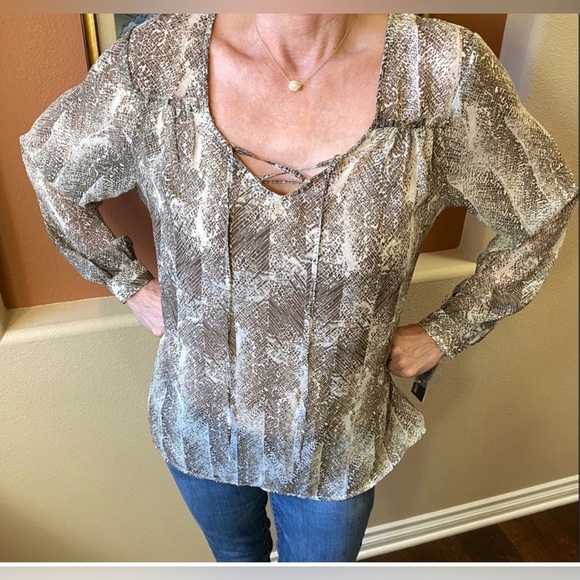 Daisy Fuentes Snakeskin Lace Up Blouse in Olive, Cream and Brown size XL - Picture 1 of 15